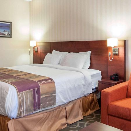 Quality Hotel & Suites Гандер Экстерьер фото