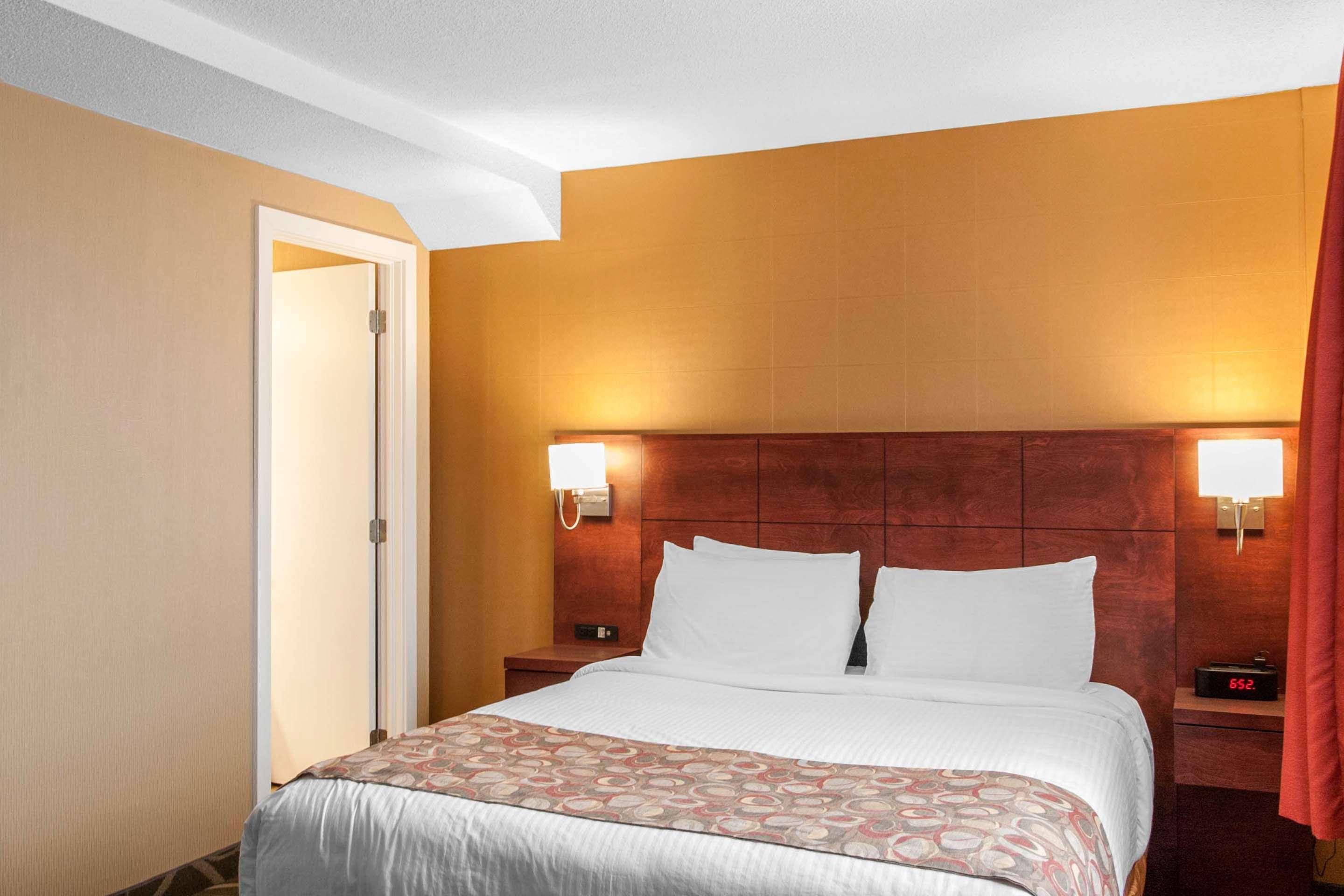 Quality Hotel & Suites Гандер Экстерьер фото
