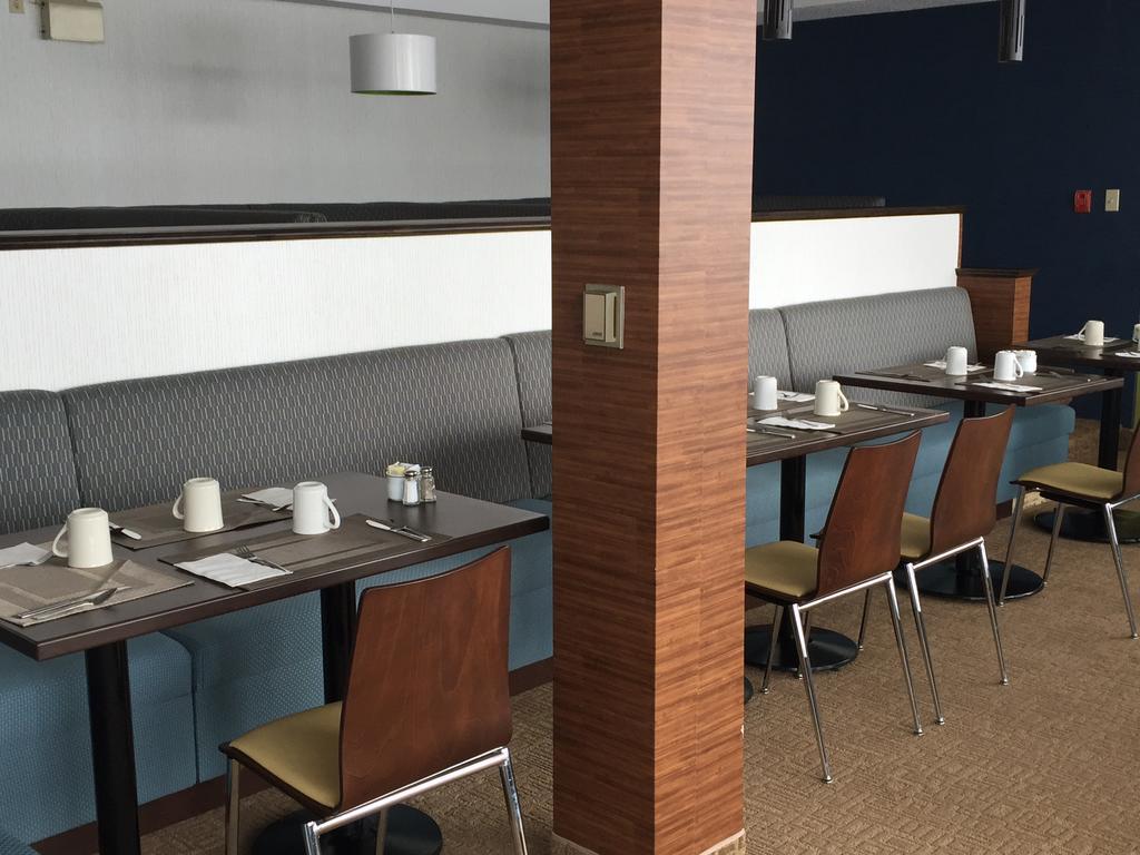 Quality Hotel & Suites Гандер Экстерьер фото