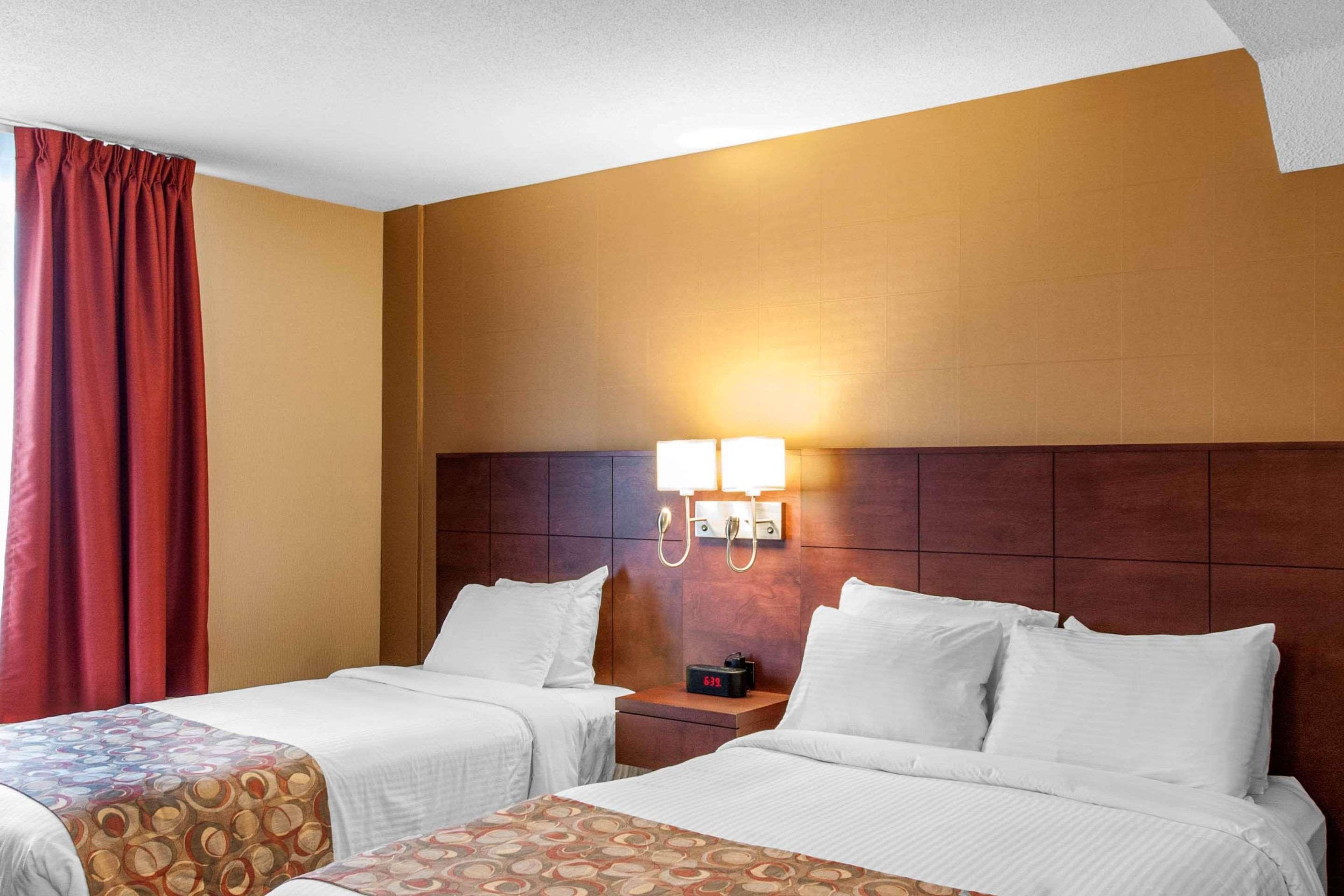Quality Hotel & Suites Гандер Экстерьер фото