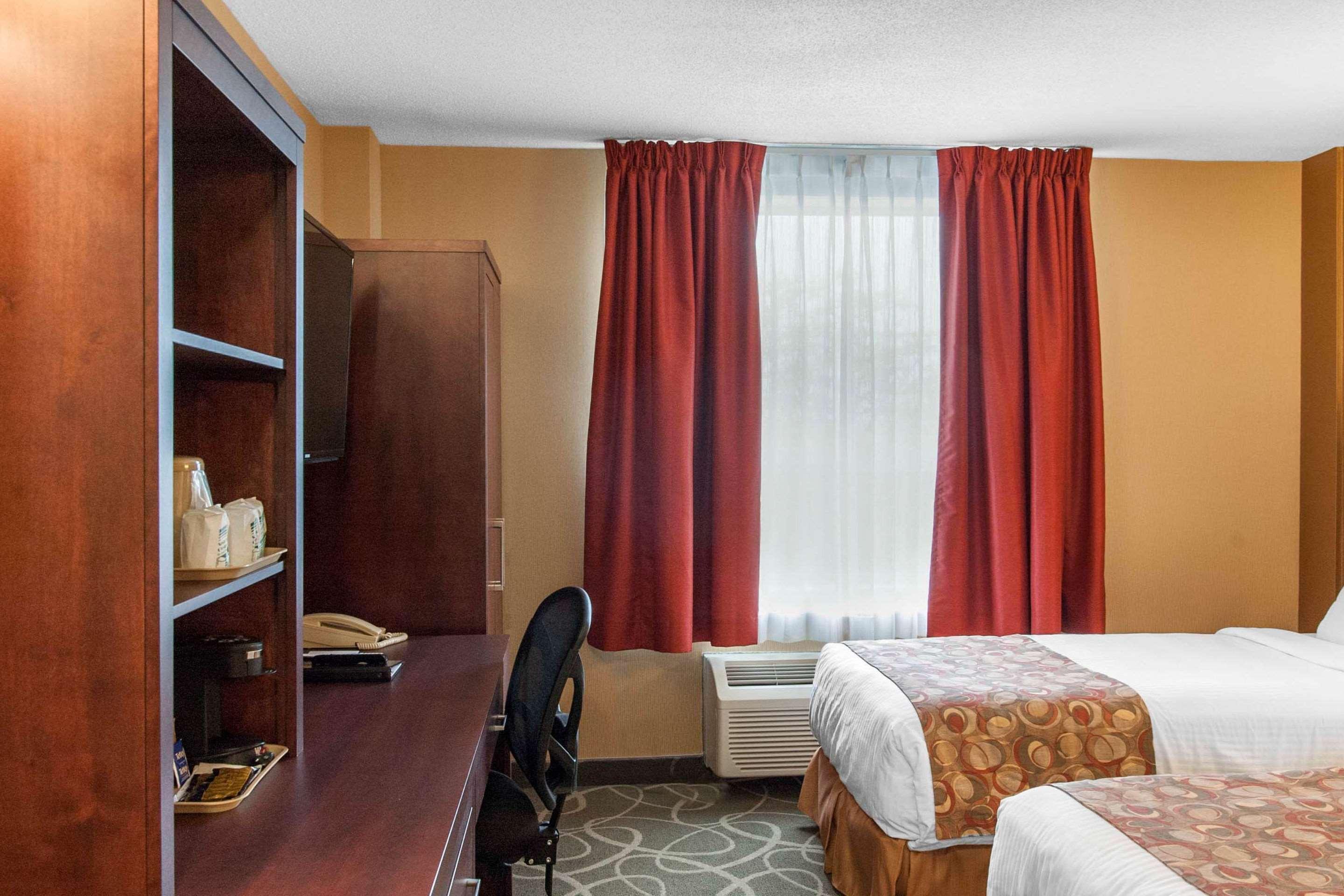 Quality Hotel & Suites Гандер Экстерьер фото