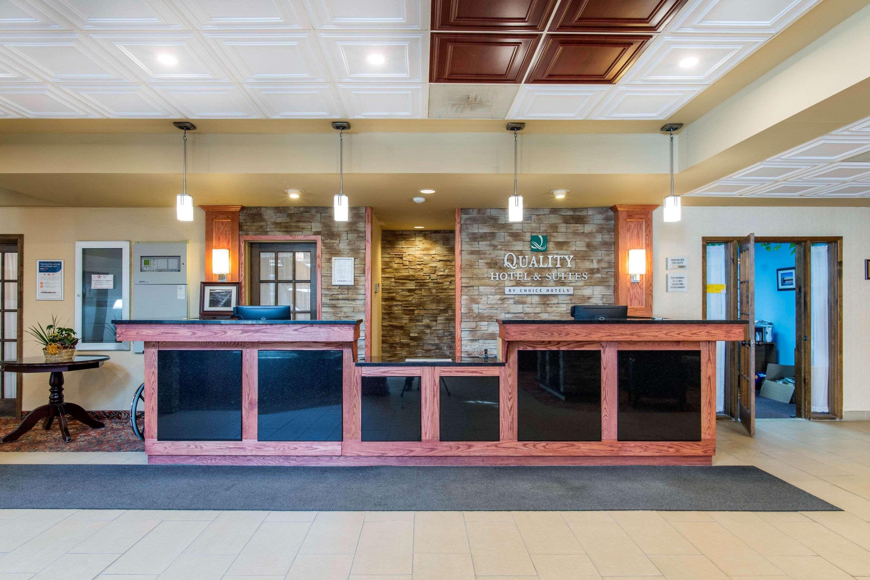 Quality Hotel & Suites Гандер Экстерьер фото