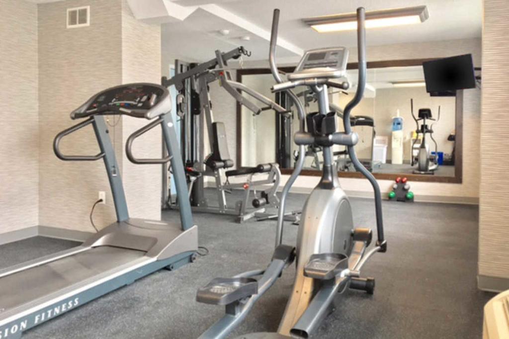 Quality Hotel & Suites Гандер Экстерьер фото
