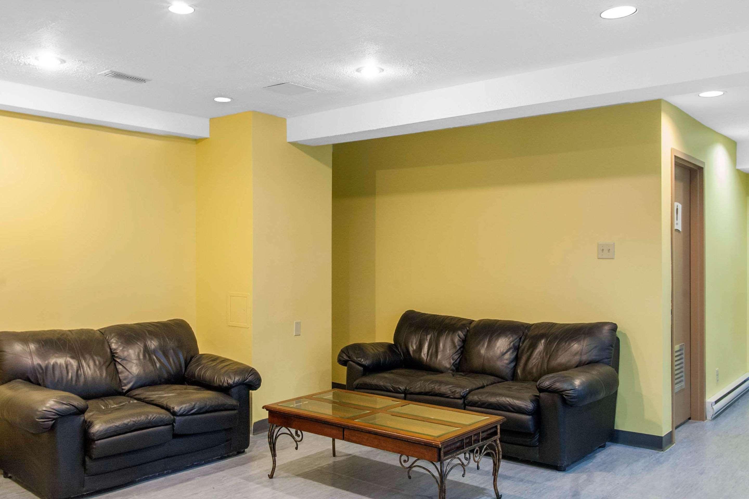 Quality Hotel & Suites Гандер Экстерьер фото