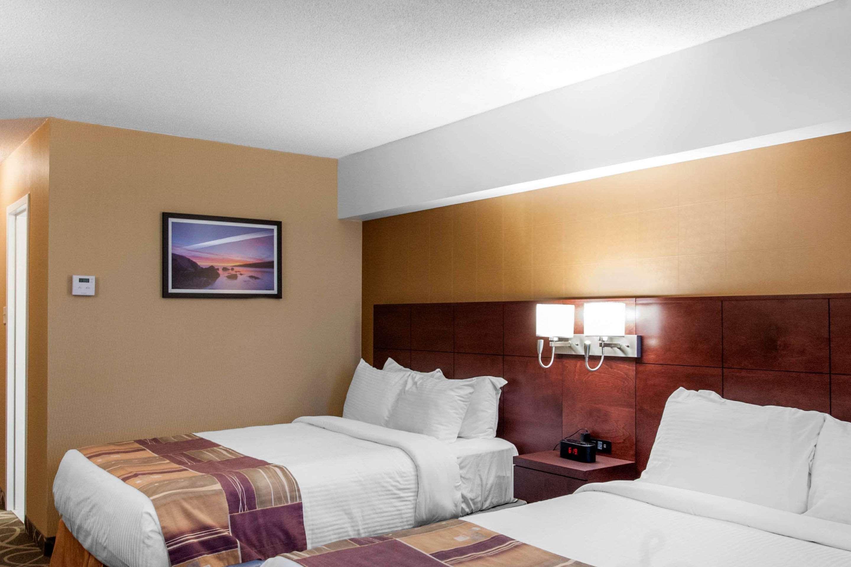 Quality Hotel & Suites Гандер Экстерьер фото